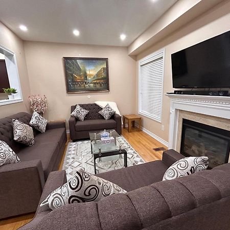 Avid Vacation Palace In Castlemore , Brampton Esterno foto
