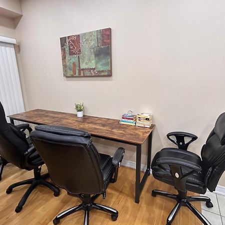 Avid Vacation Palace In Castlemore , Brampton Esterno foto