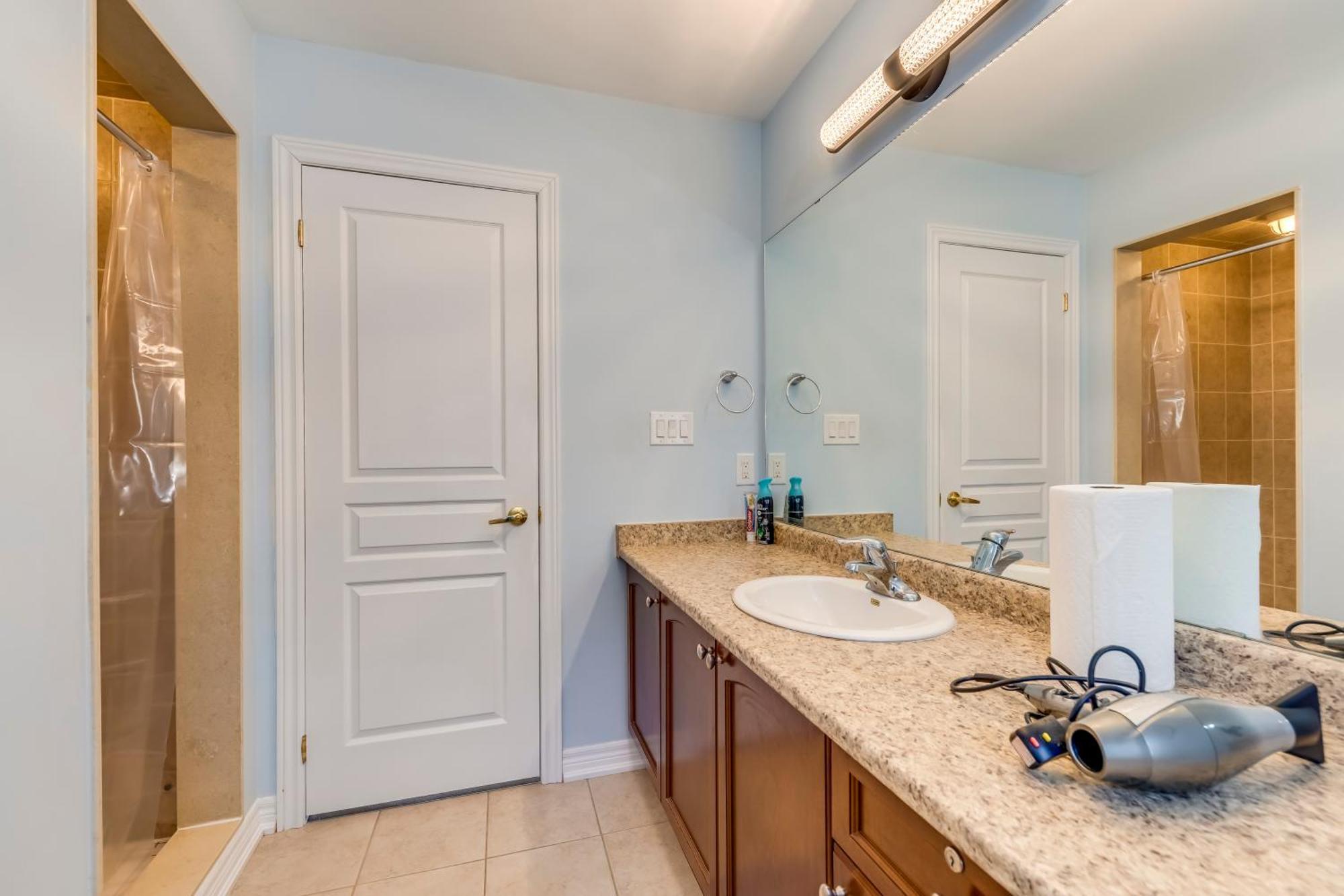 Avid Vacation Palace In Castlemore , Brampton Esterno foto