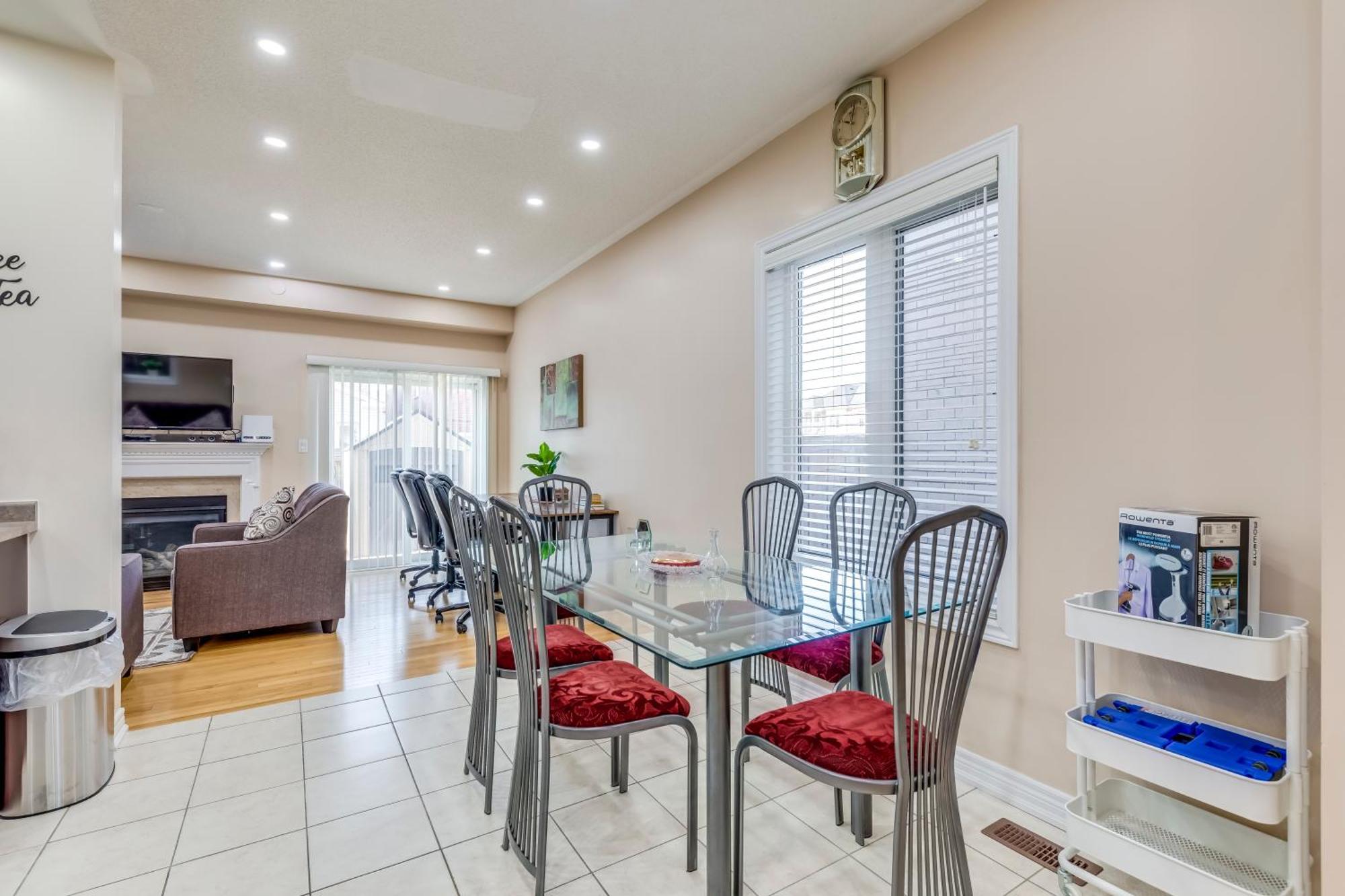 Avid Vacation Palace In Castlemore , Brampton Esterno foto