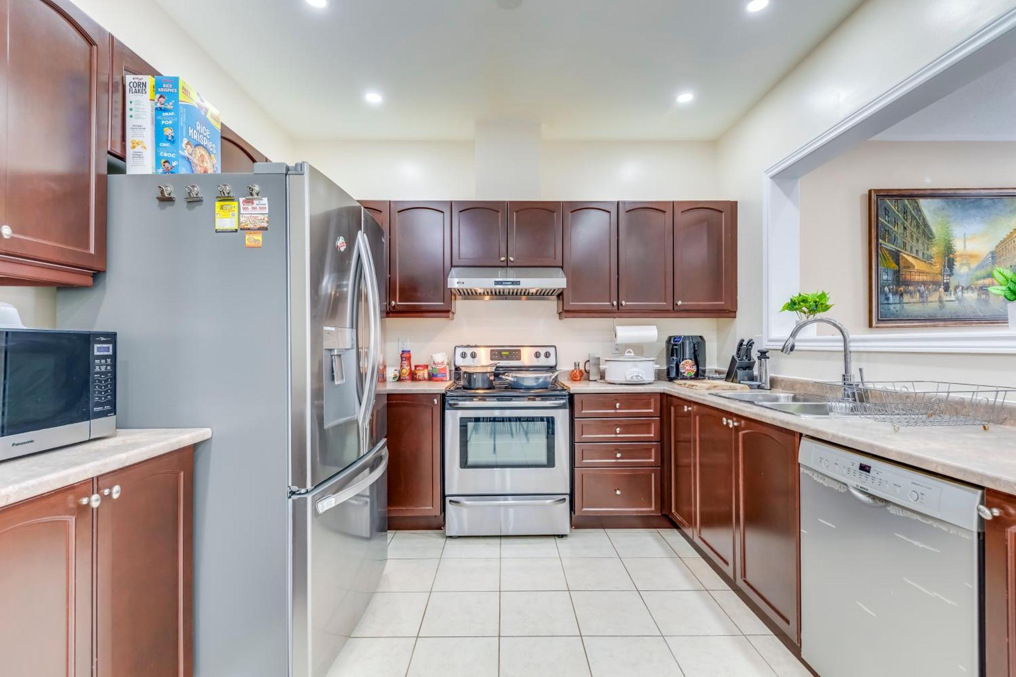 Avid Vacation Palace In Castlemore , Brampton Esterno foto